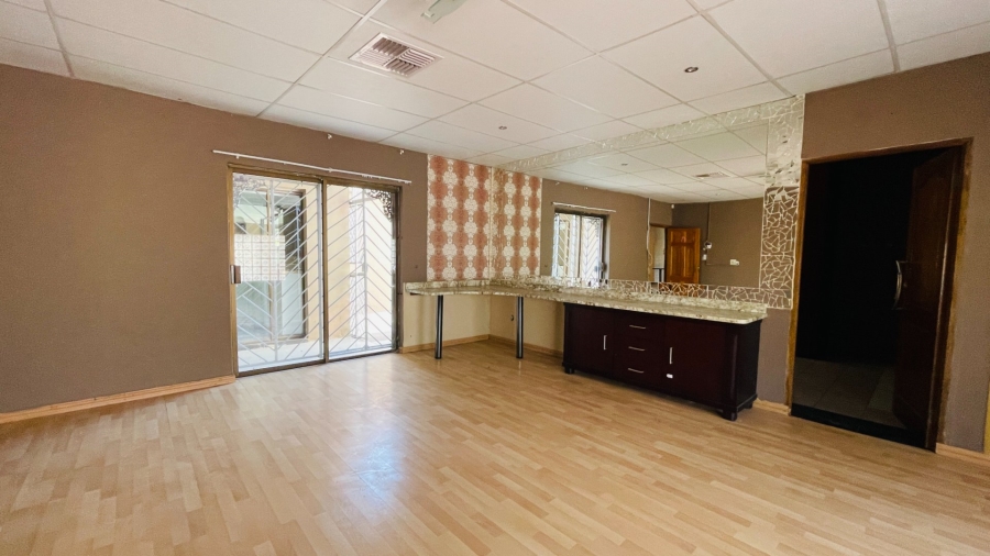 5 Bedroom Property for Sale in Van Der Hoff Park North West